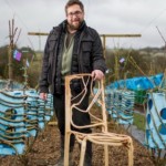 [INSOLITE] Il cultive et produit des chaises ! Oui, vous avez bien lu !