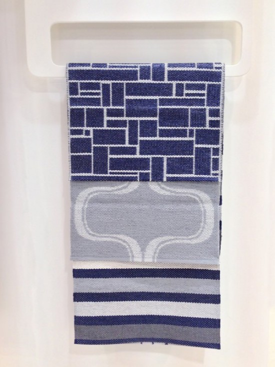 Tendances jardin - UN TAPIS POUR LA TERRASSE, tissé en PVC avec une qualité Jacquard - les doigts fleuris