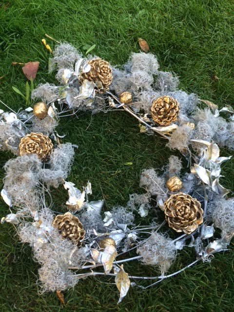 Couronne de Noël en Clématite Sauvage - Les Doigts Fleuris